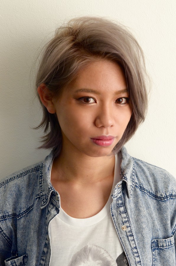 スモーキーグレーカラー写真