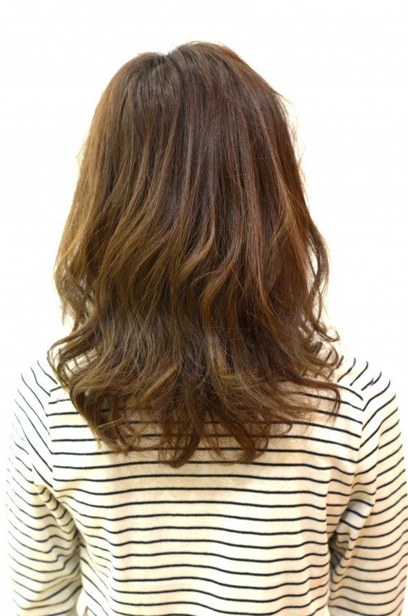 ナチュラルパーマスタイルBack写真