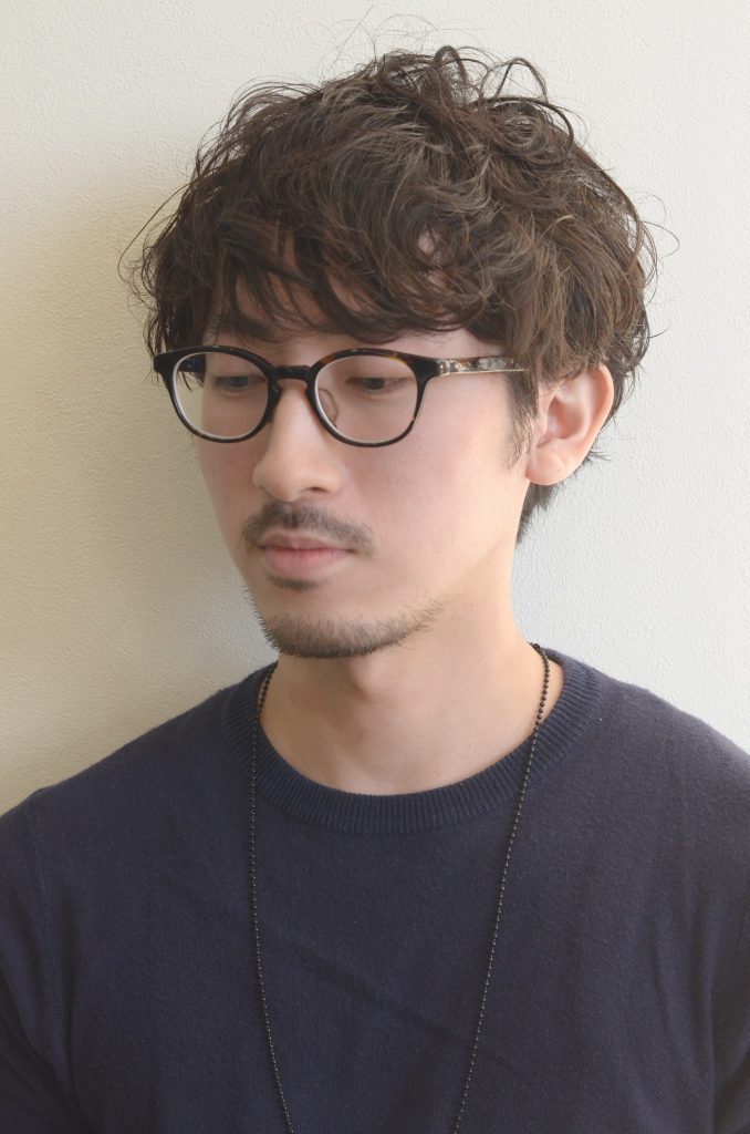 個性が光る　メンズパーマスタイル写真